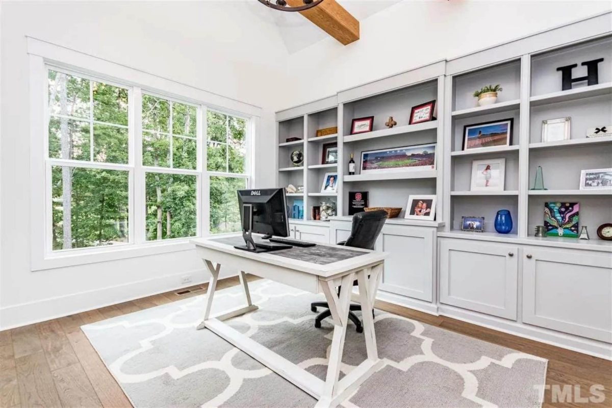 Beautiful 2-Story house Blueprint with 5 Bedrooms & 3-Car Garage