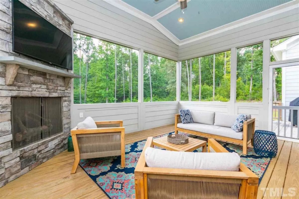 Beautiful 2-Story house Blueprint with 5 Bedrooms & 3-Car Garage