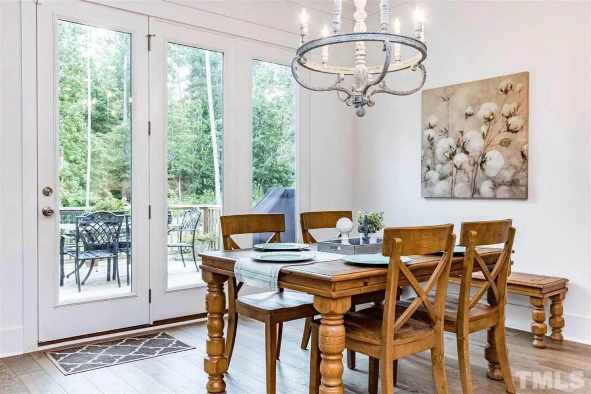 Beautiful 2-Story house Blueprint with 5 Bedrooms & 3-Car Garage