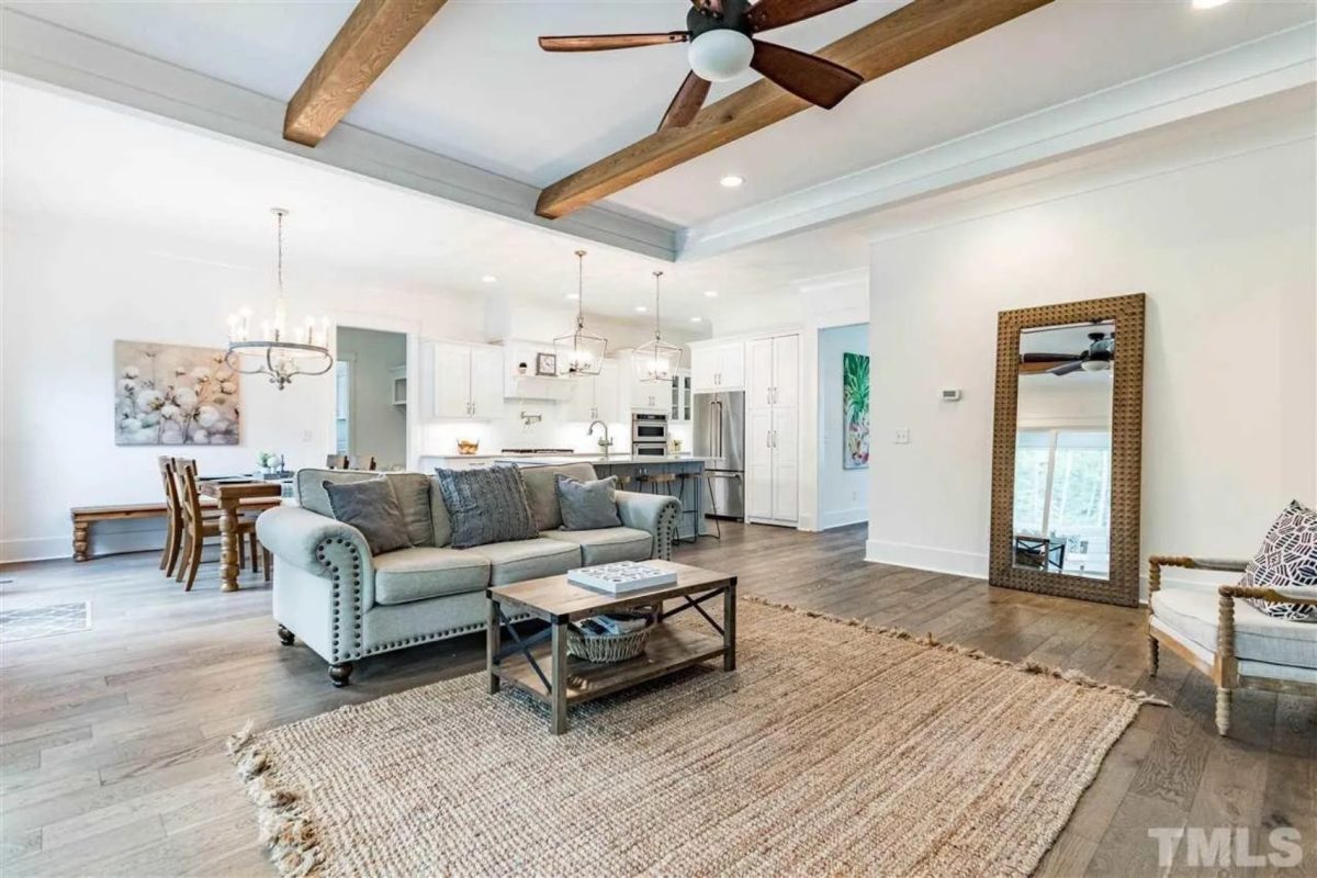 Beautiful 2-Story house Blueprint with 5 Bedrooms & 3-Car Garage