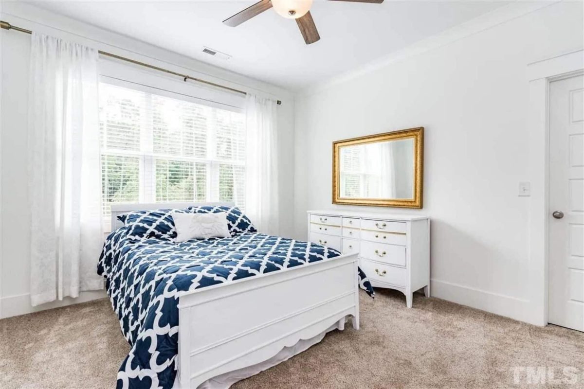 Beautiful 2-Story house Blueprint with 5 Bedrooms & 3-Car Garage