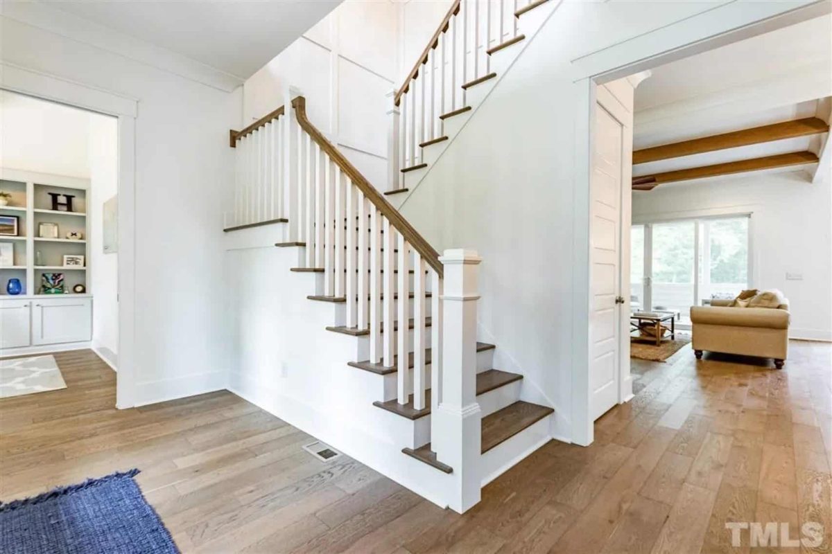 Beautiful 2-Story house Blueprint with 5 Bedrooms & 3-Car Garage