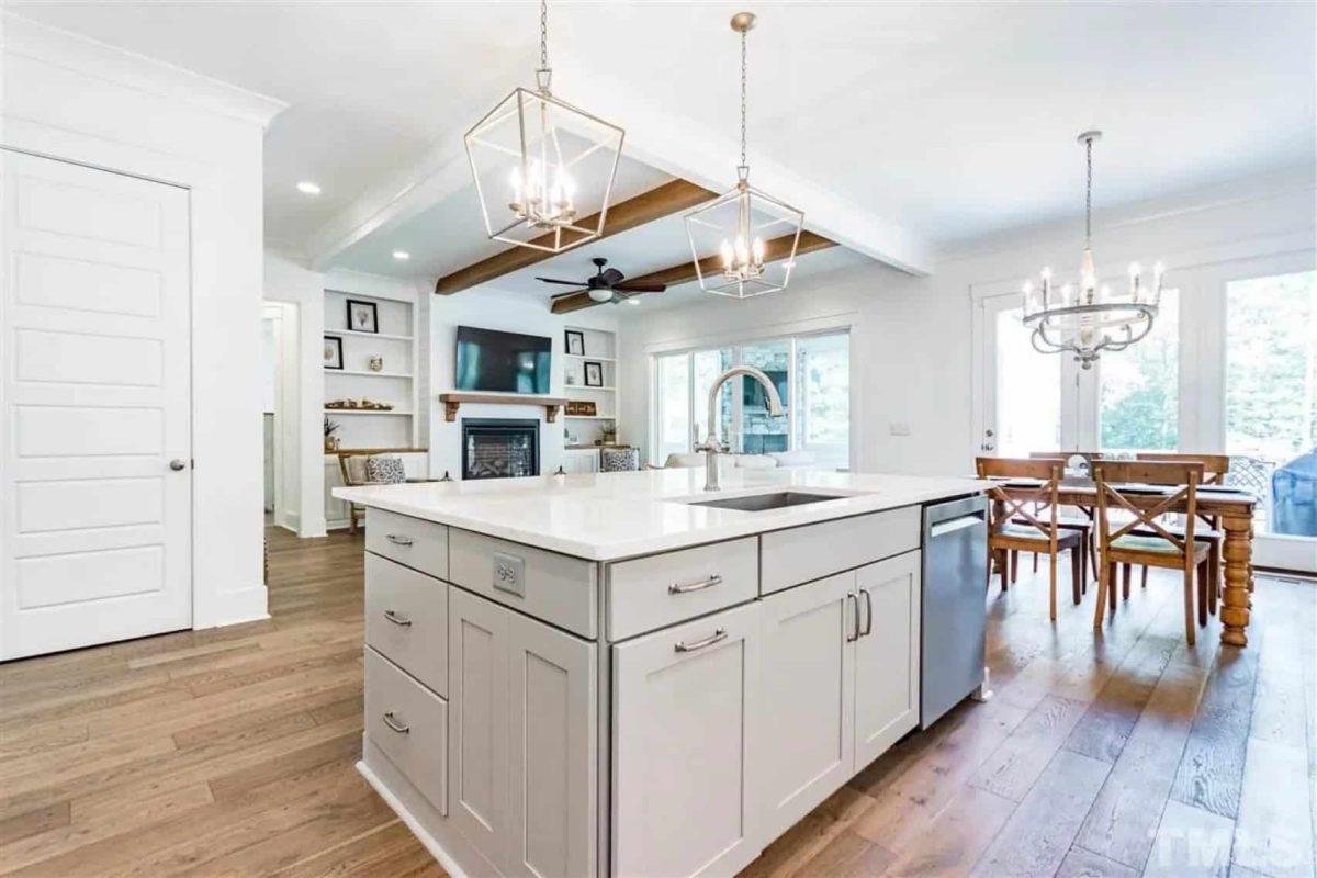 Beautiful 2-Story house Blueprint with 5 Bedrooms & 3-Car Garage