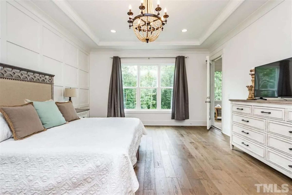 Beautiful 2-Story house Blueprint with 5 Bedrooms & 3-Car Garage