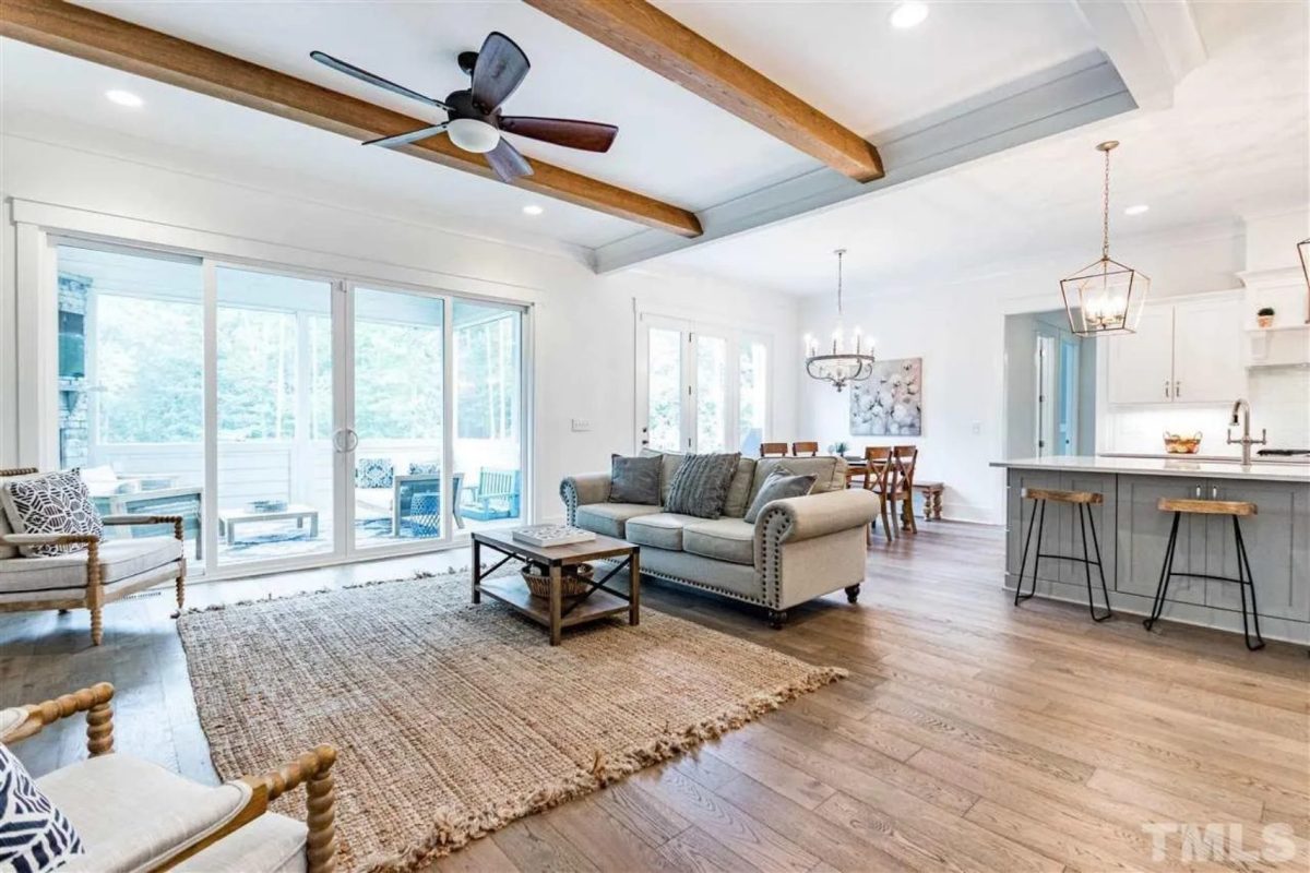 Beautiful 2-Story house Blueprint with 5 Bedrooms & 3-Car Garage