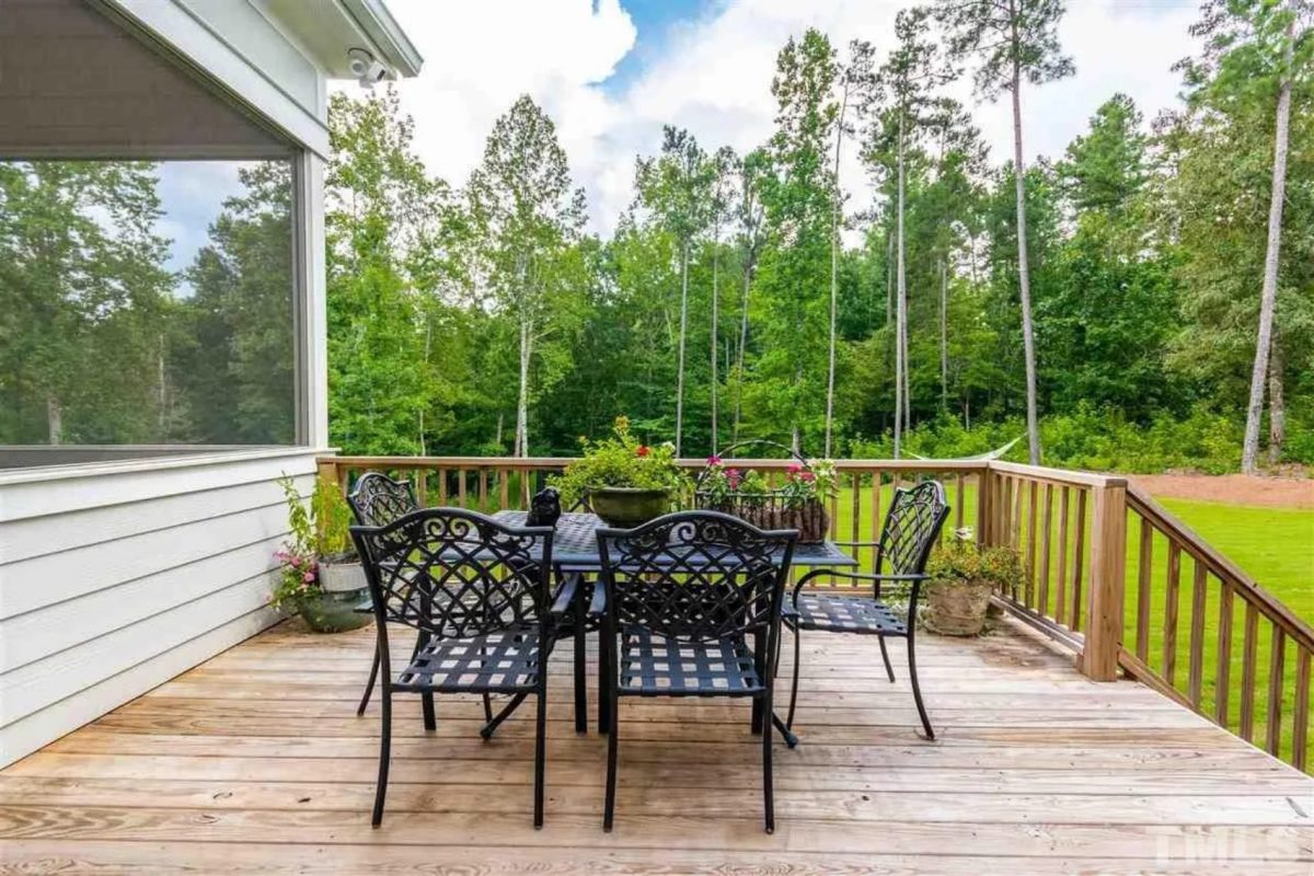 Beautiful 2-Story house Blueprint with 5 Bedrooms & 3-Car Garage