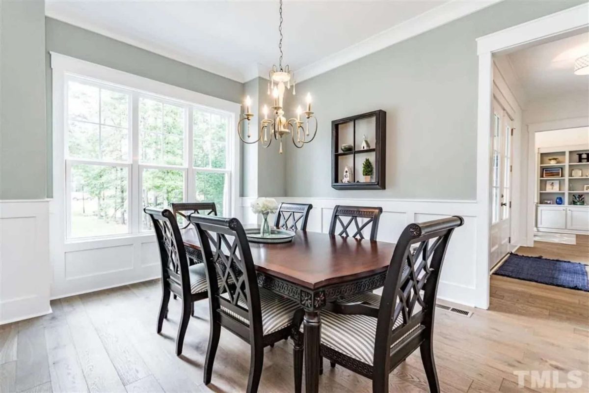 Beautiful 2-Story house Blueprint with 5 Bedrooms & 3-Car Garage