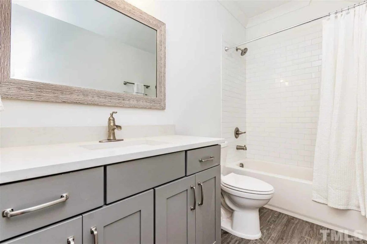 Beautiful 2-Story house Blueprint with 5 Bedrooms & 3-Car Garage