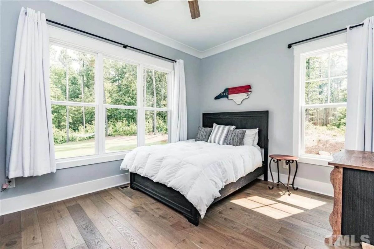 Beautiful 2-Story house Blueprint with 5 Bedrooms & 3-Car Garage