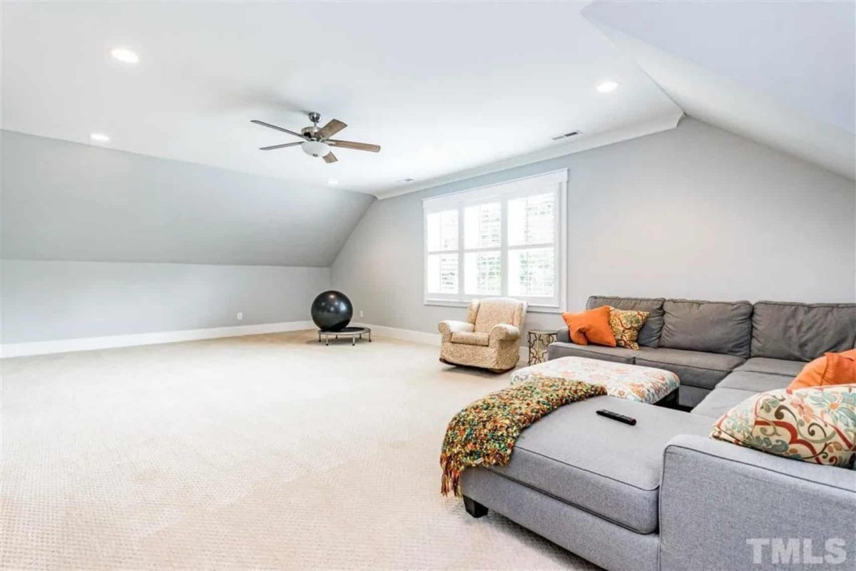 Beautiful 2-Story house Blueprint with 5 Bedrooms & 3-Car Garage