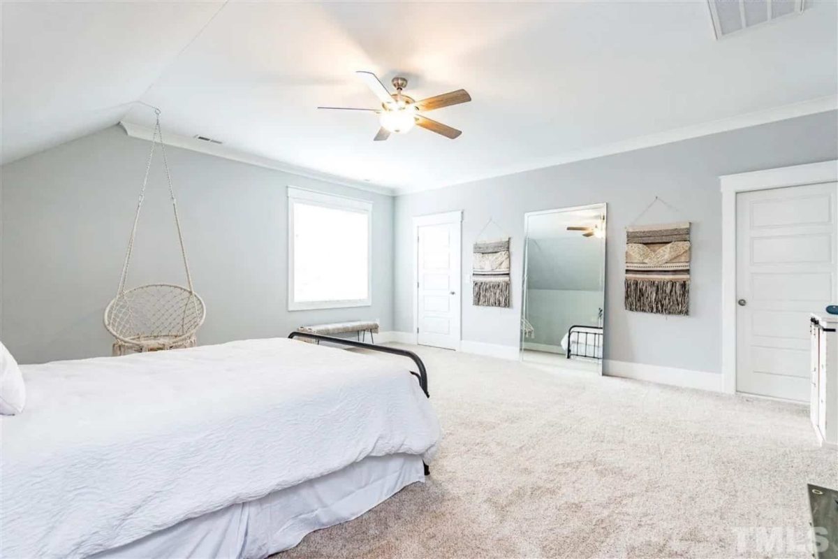 Beautiful 2-Story house Blueprint with 5 Bedrooms & 3-Car Garage