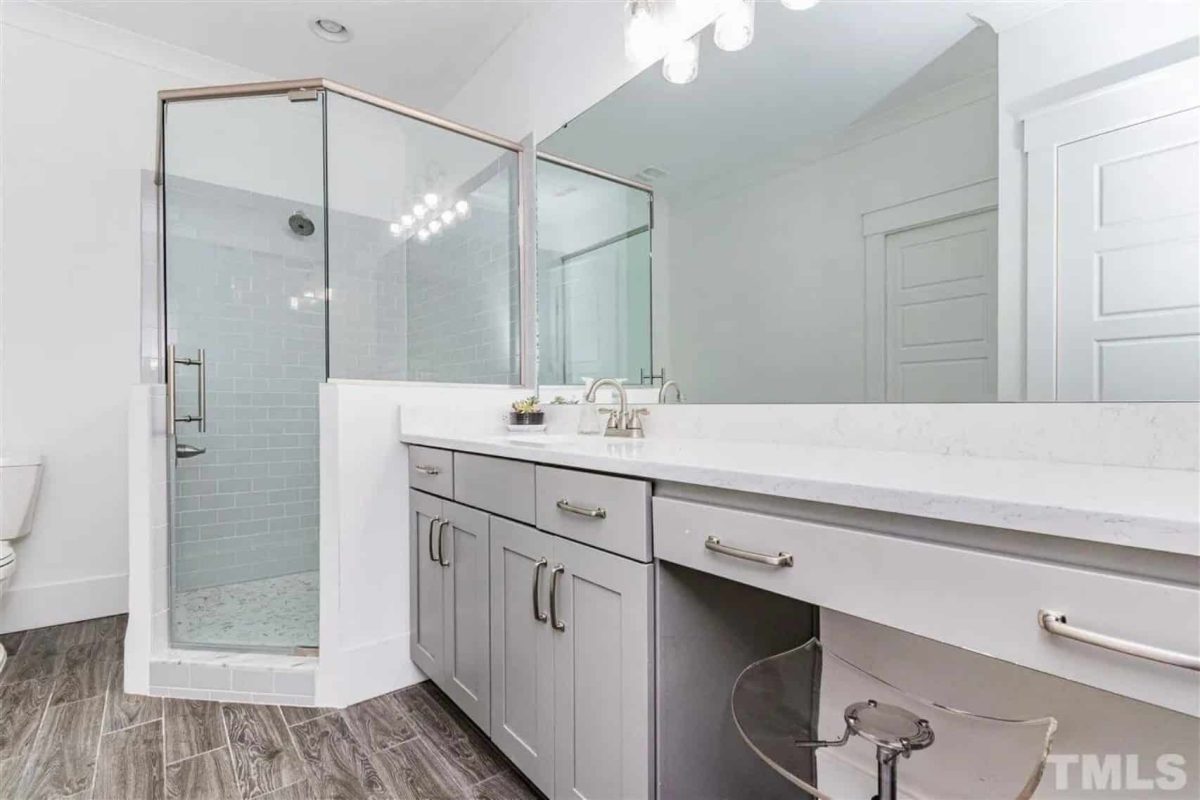 Beautiful 2-Story house Blueprint with 5 Bedrooms & 3-Car Garage