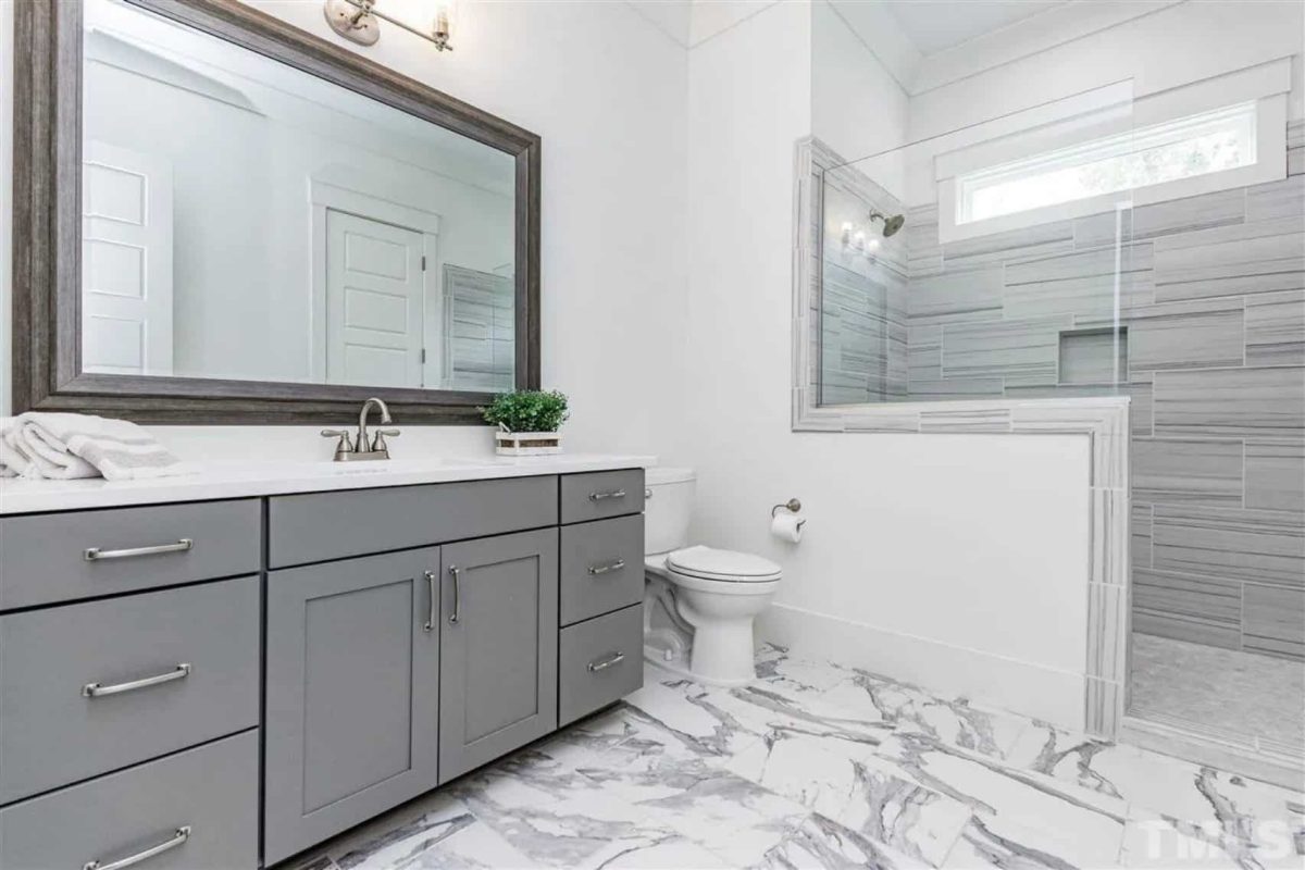 Beautiful 2-Story house Blueprint with 5 Bedrooms & 3-Car Garage