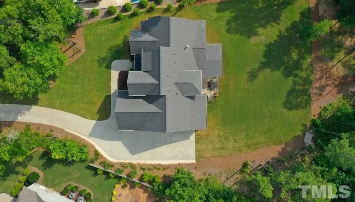 Beautiful 2-Story house Blueprint with 5 Bedrooms & 3-Car Garage