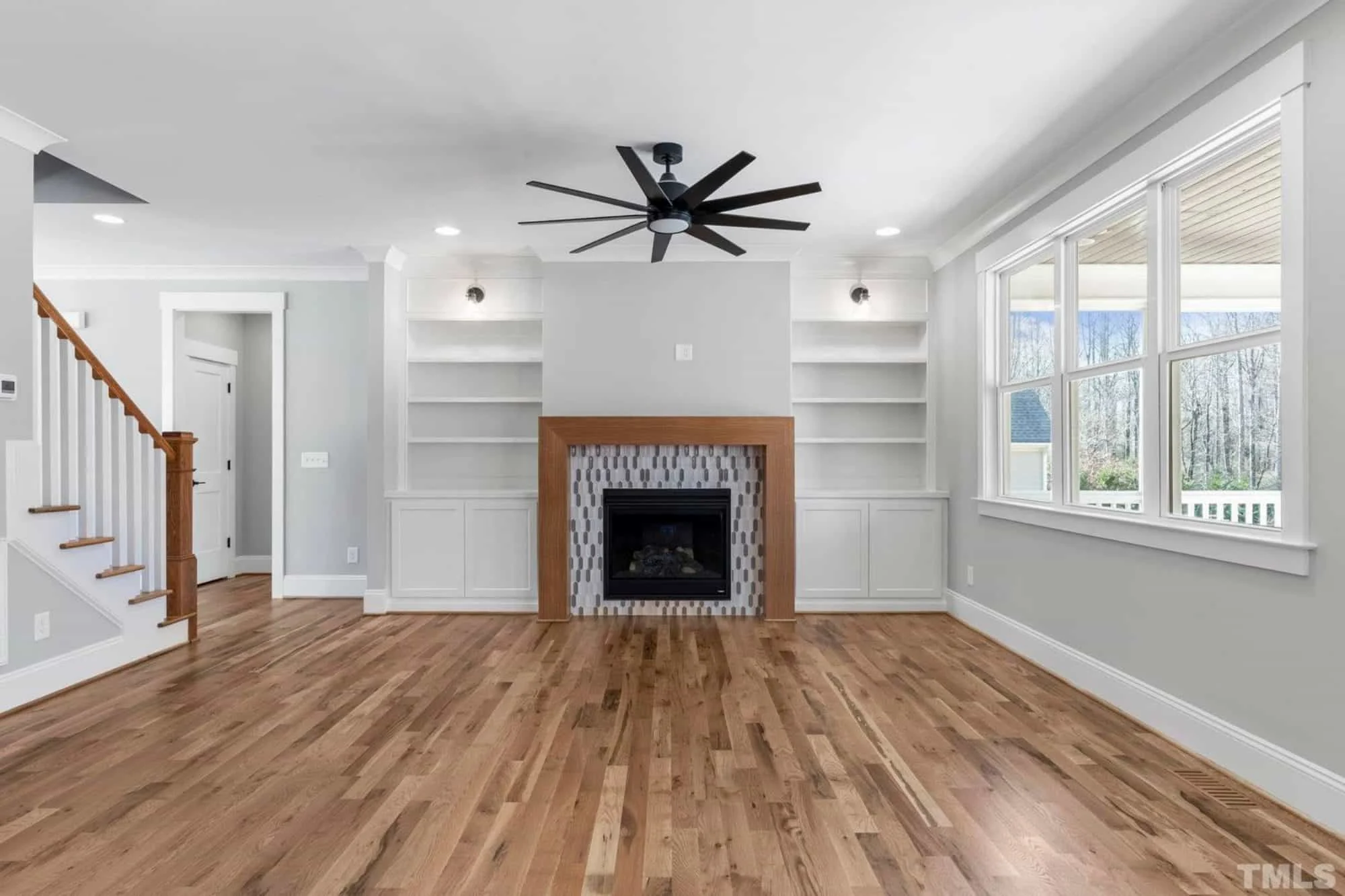 Stunning Traditional Craftsman house Plan with 2 Floors and CAD Designs