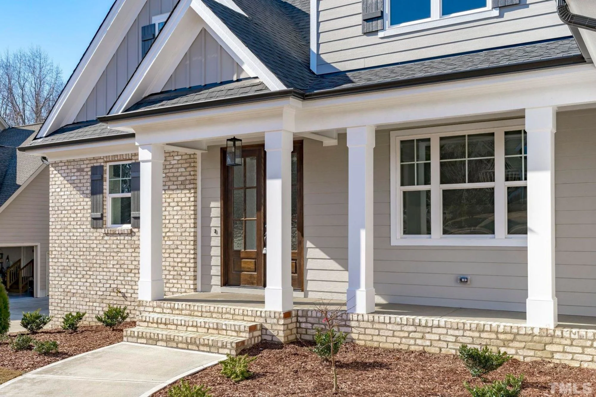 Stunning Traditional Craftsman house Plan with 2 Floors and CAD Designs