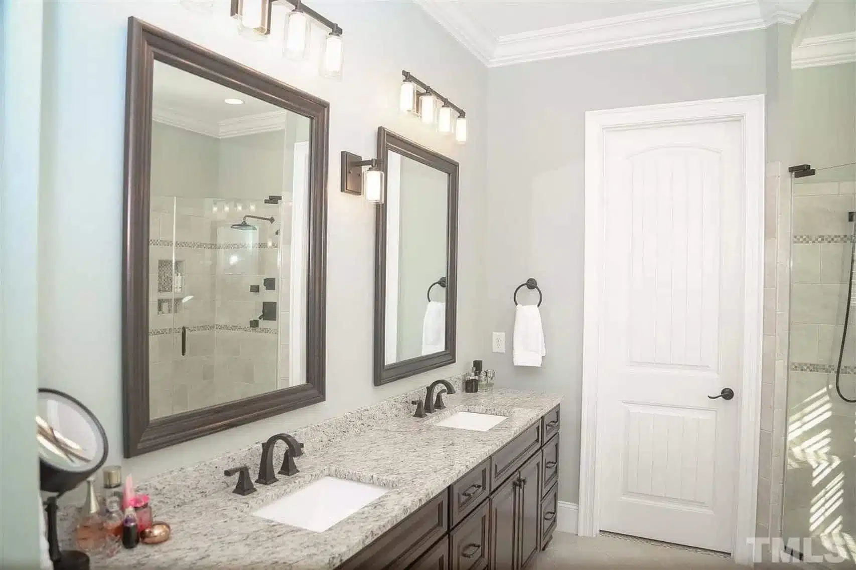 14-1848 HOUSE PLAN - Traditional House Plan with CAD Designs and Detailed Blueprints 18 Traditional house Plan with CAD Designs and Detailed Blueprints