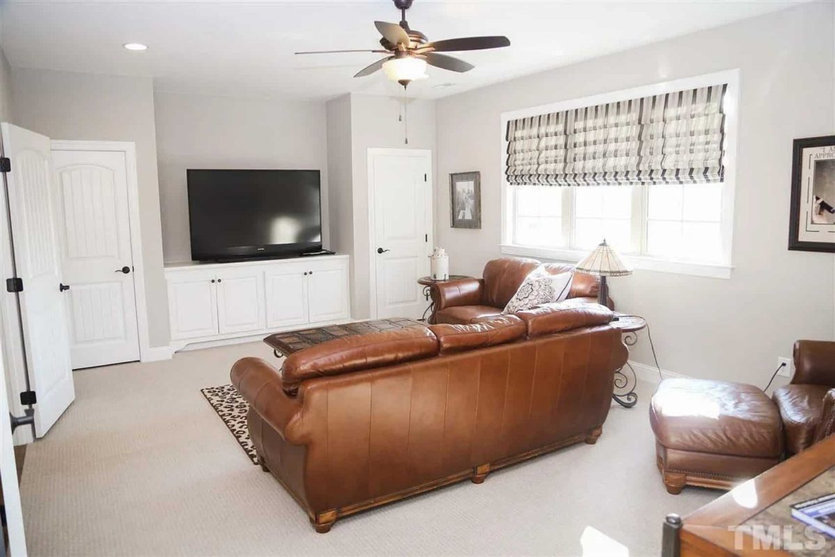 Traditional house Plan with CAD Designs and Detailed Blueprints