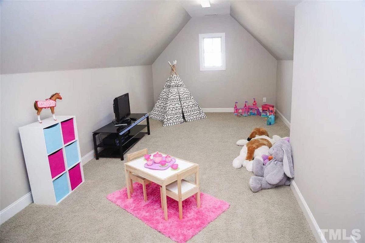 Traditional house Plan with CAD Designs and Detailed Blueprints