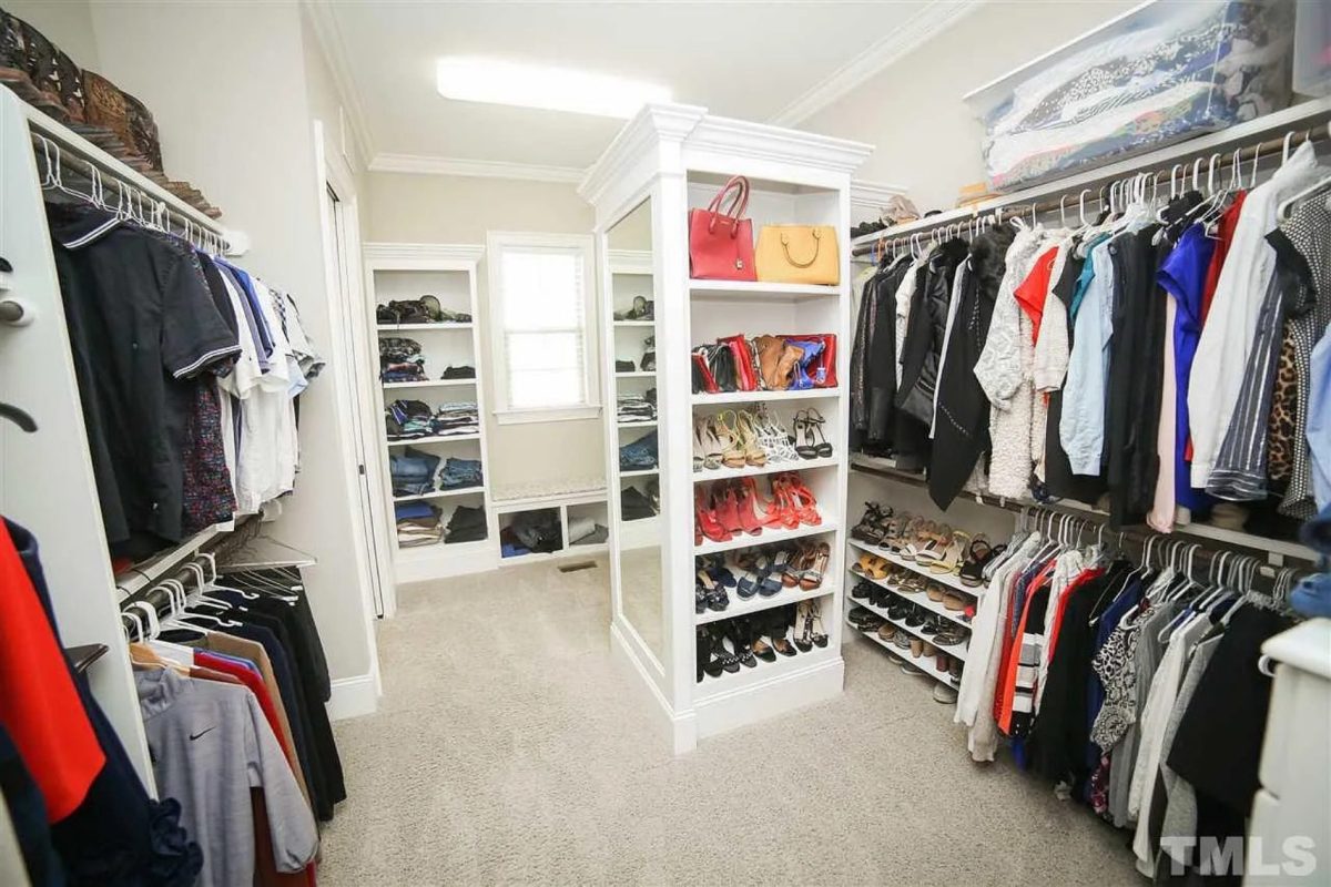 Traditional house Plan with CAD Designs and Detailed Blueprints