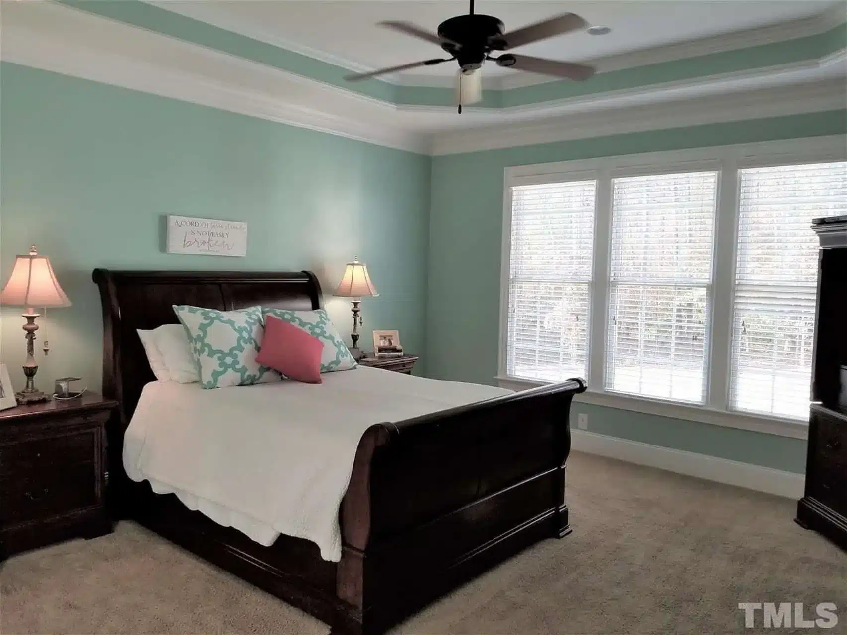 Elegant house Plan with Beautiful Architecture Design