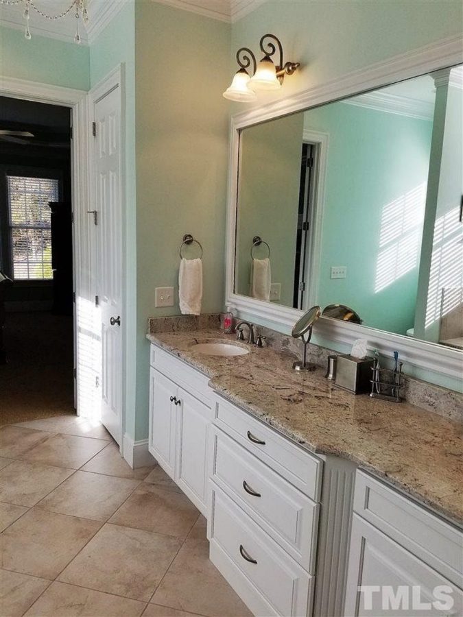 Elegant house Plan with Beautiful Architecture Design