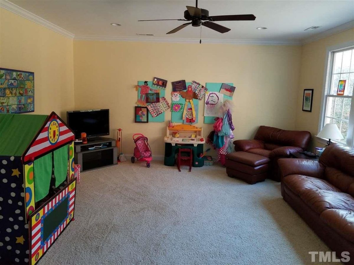 Elegant house Plan with Beautiful Architecture Design