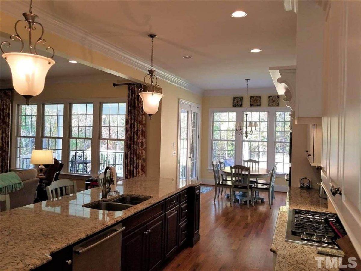 Elegant house Plan with Beautiful Architecture Design