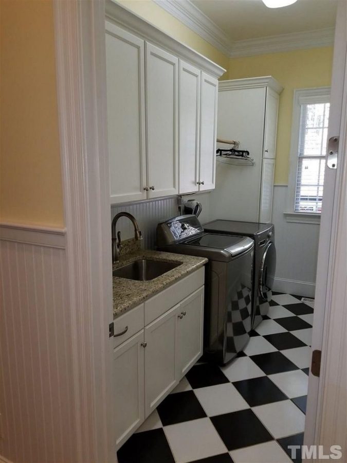 Elegant house Plan with Beautiful Architecture Design