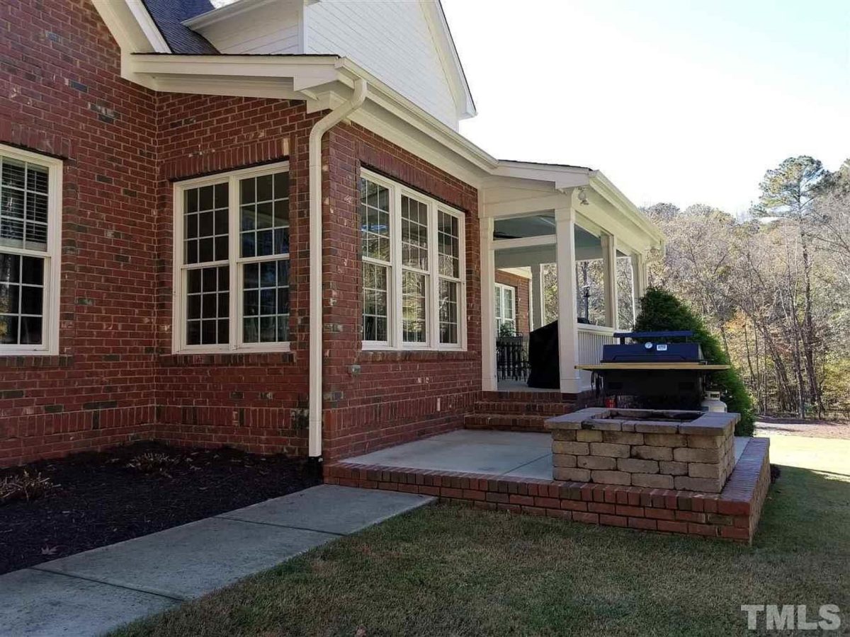 Elegant house Plan with Beautiful Architecture Design