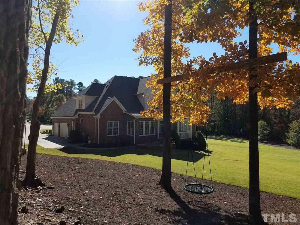 Elegant house Plan with Beautiful Architecture Design