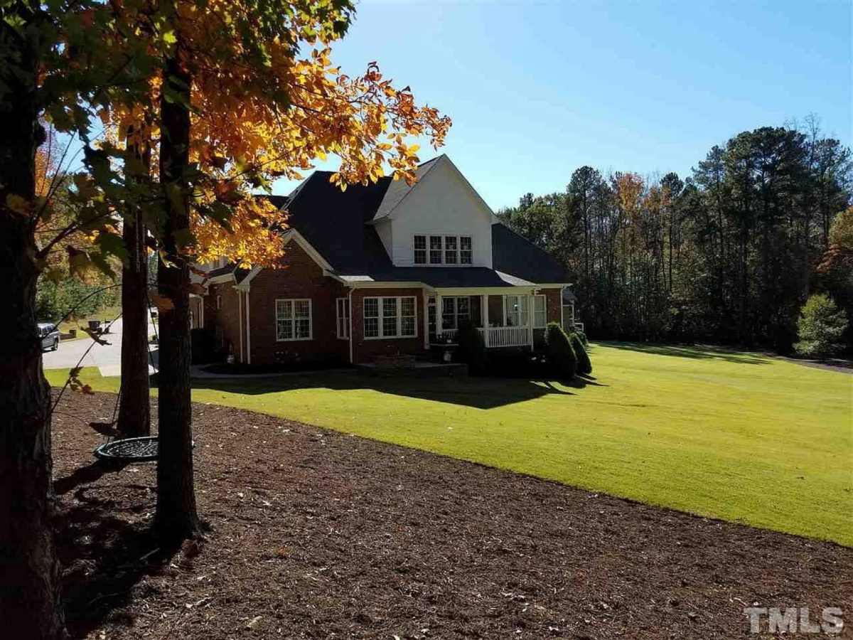 Elegant house Plan with Beautiful Architecture Design