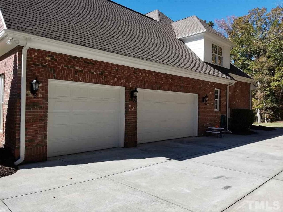 Elegant house Plan with Beautiful Architecture Design