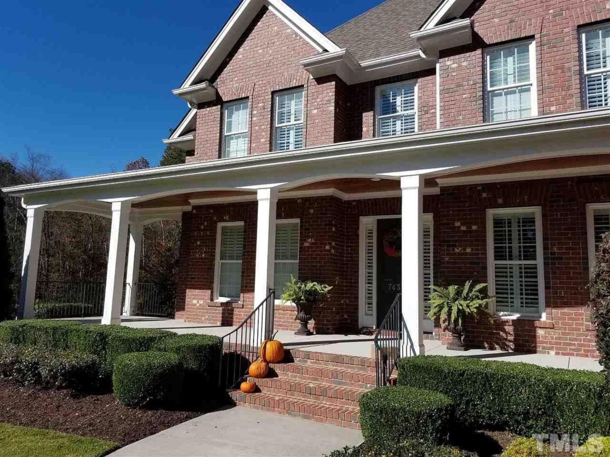 Elegant house Plan with Beautiful Architecture Design