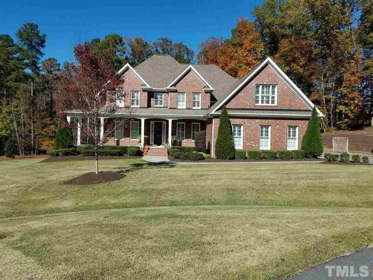 Elegant house Plan with Beautiful Architecture Design