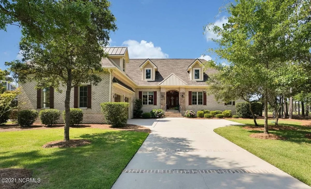 Traditional 4-Bedroom house Plan & Blueprint Designs