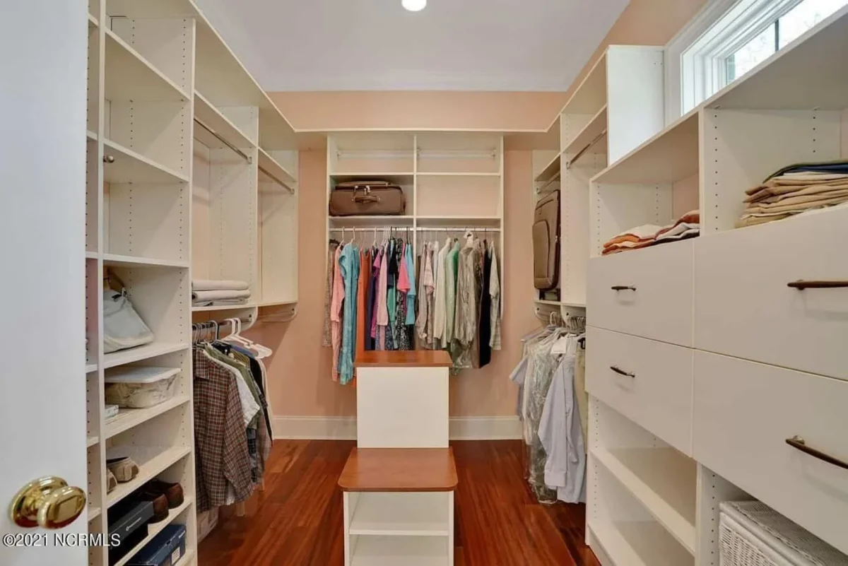 Traditional 4-Bedroom house Plan & Blueprint Designs