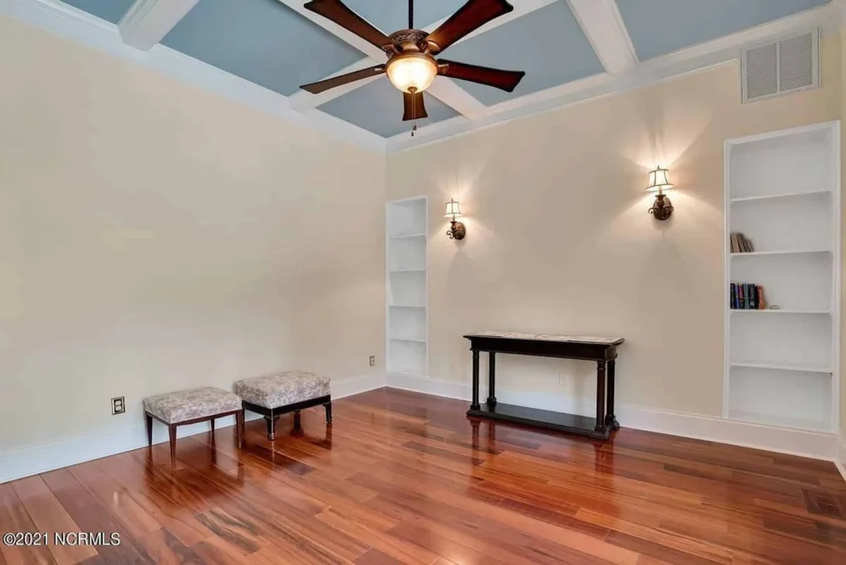 Traditional 4-Bedroom house Plan & Blueprint Designs