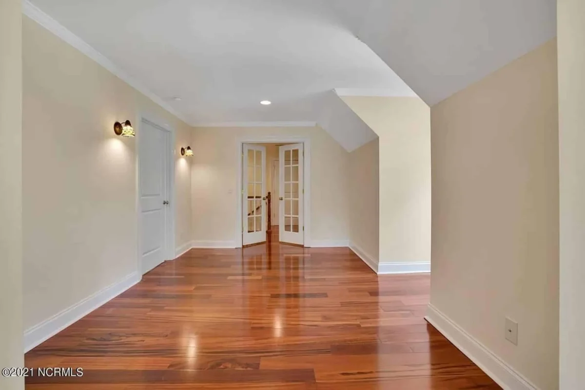 Traditional 4-Bedroom house Plan & Blueprint Designs