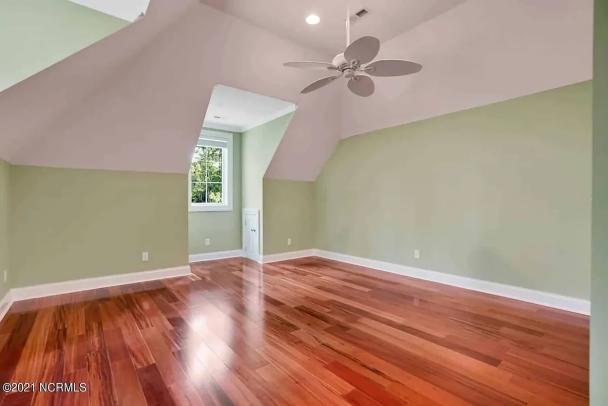 Traditional 4-Bedroom house Plan & Blueprint Designs