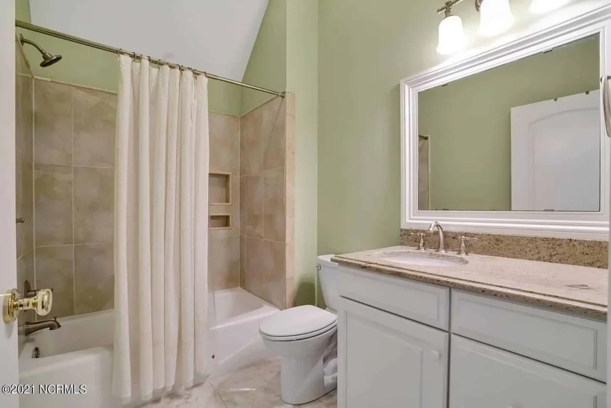 Traditional 4-Bedroom house Plan & Blueprint Designs