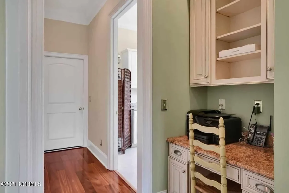 Traditional 4-Bedroom house Plan & Blueprint Designs