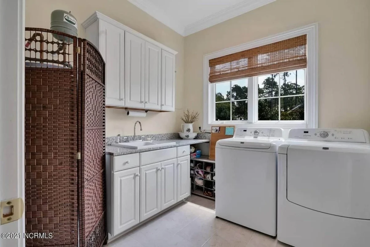 Traditional 4-Bedroom house Plan & Blueprint Designs