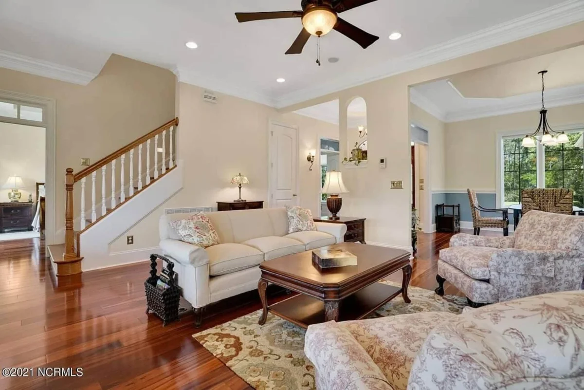 Traditional 4-Bedroom house Plan & Blueprint Designs