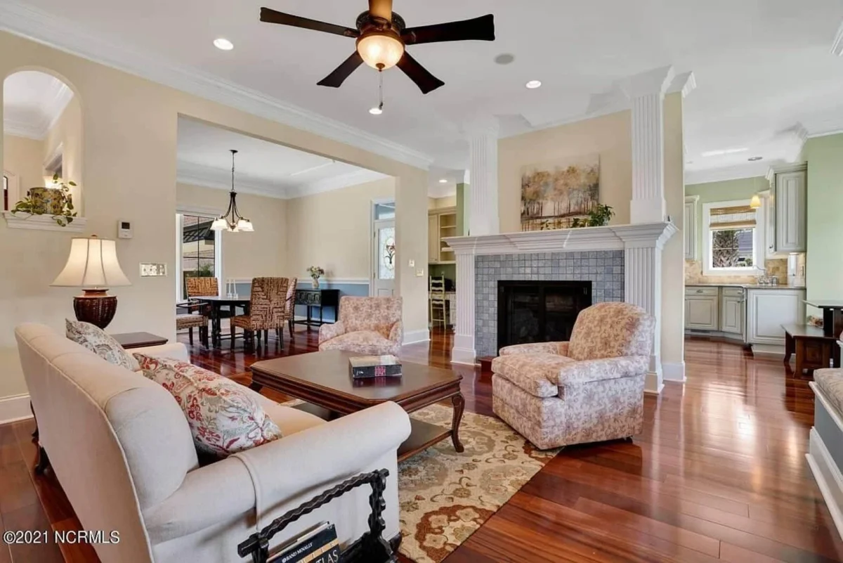 Traditional 4-Bedroom house Plan & Blueprint Designs