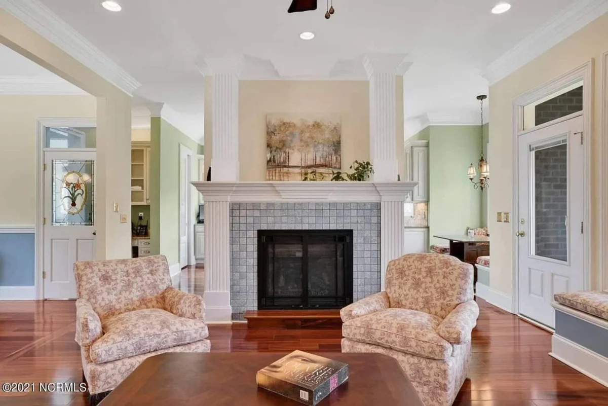 Traditional 4-Bedroom house Plan & Blueprint Designs