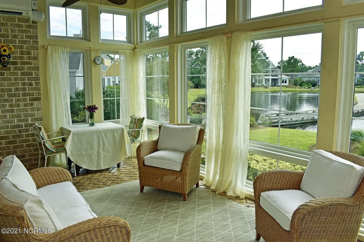 Traditional 4-Bedroom house Plan & Blueprint Designs