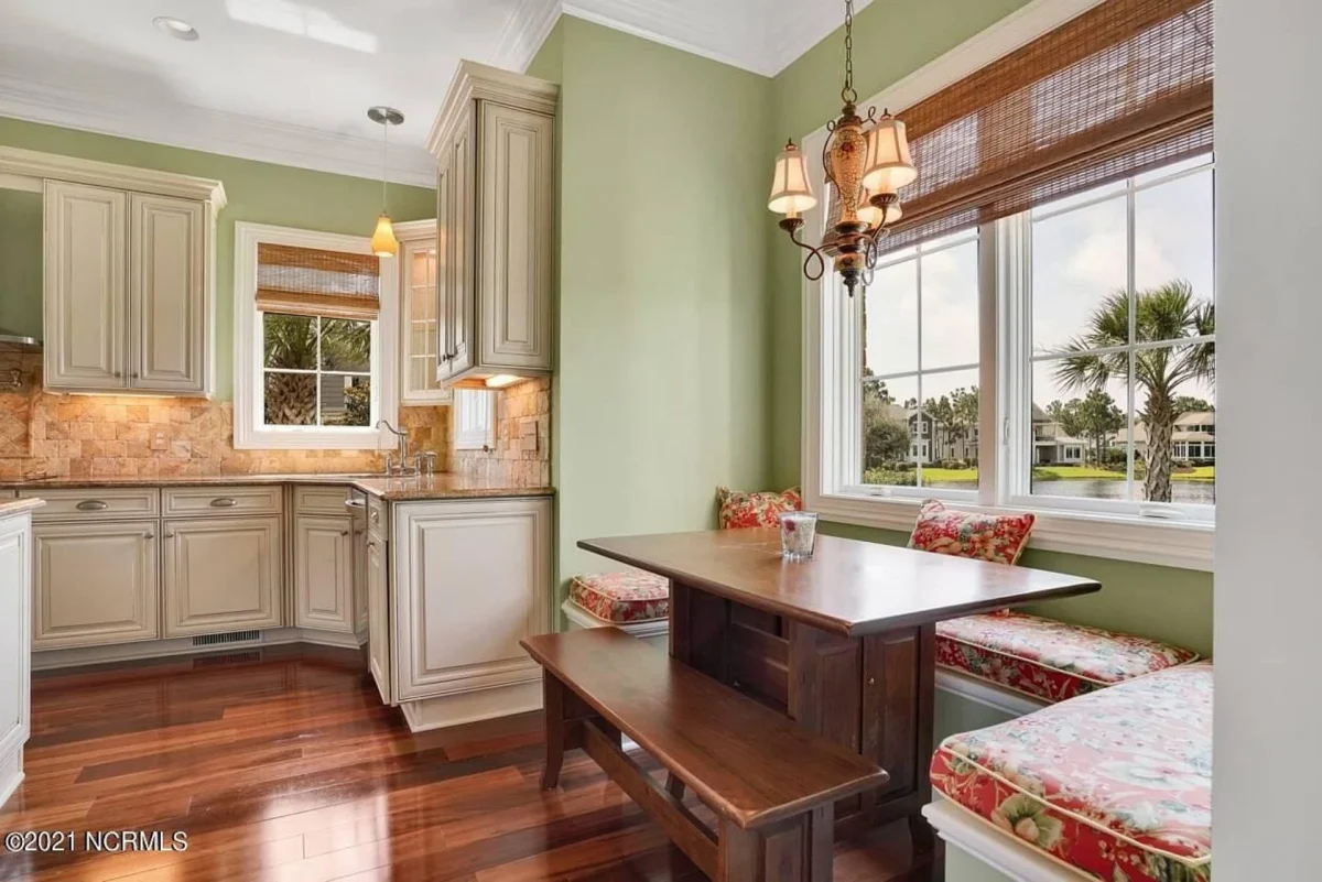 Traditional 4-Bedroom house Plan & Blueprint Designs