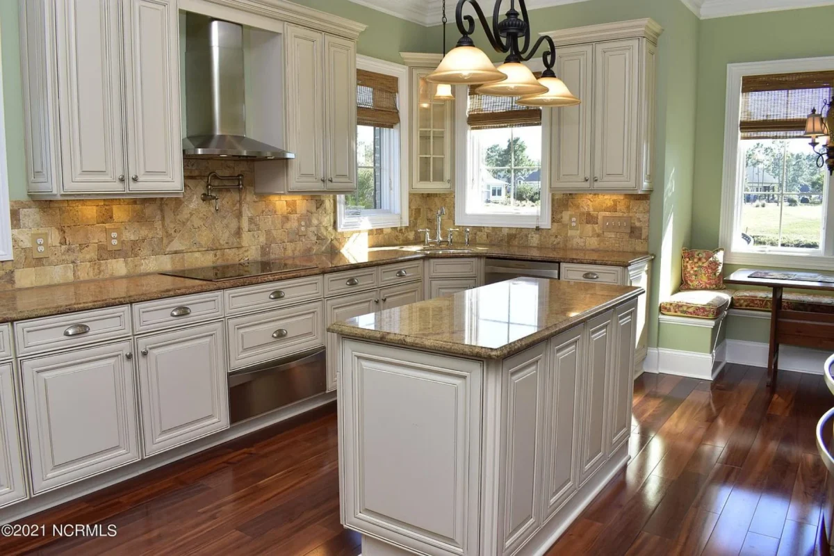 Traditional 4-Bedroom house Plan & Blueprint Designs