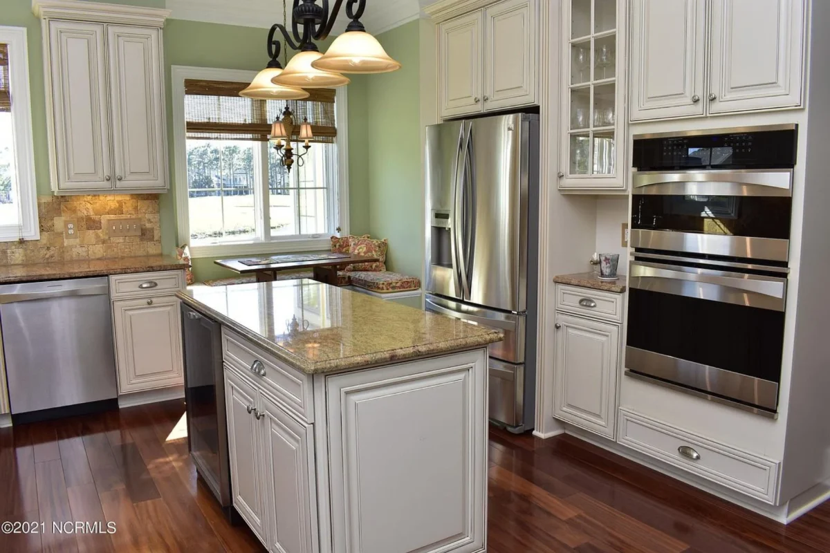 Traditional 4-Bedroom house Plan & Blueprint Designs